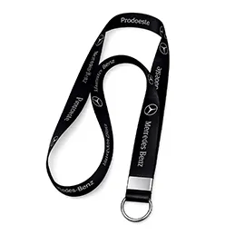 Cordão para crachá personalizado preto com impressão de logotipo, argola metálica e ponteira reforçada para identificação profissional.
